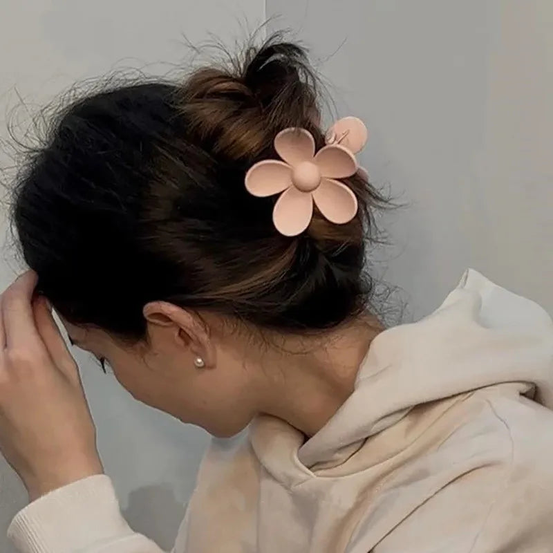 Korea Flower Shape Hair Claw Clip for Women Girls Barrette Crab Hair Claws Ponytail Hairpins Bath Barrette Headwear Accessories SuperFye 70284 SuperFye